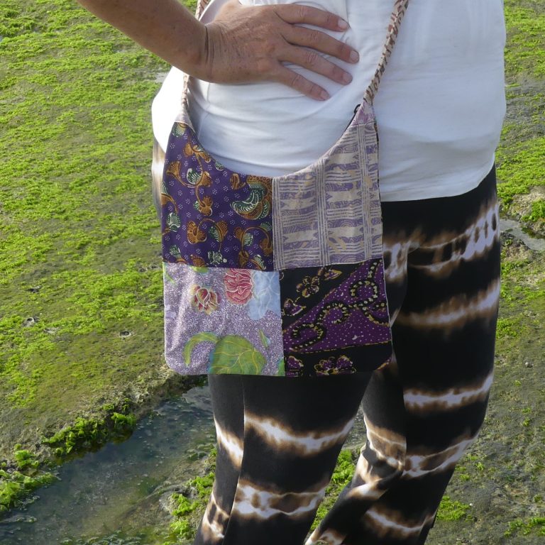 SMALL BATIK SHOULDER BAG (edit)
